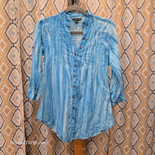  CHAUNDRY KC Blue Tyedye Button Up Top M - PopRock Vintage. The cool quotes t-shirt store.